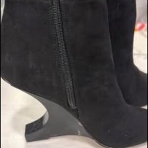 Aminah Jilli Elegant Black Women's knee Boots.